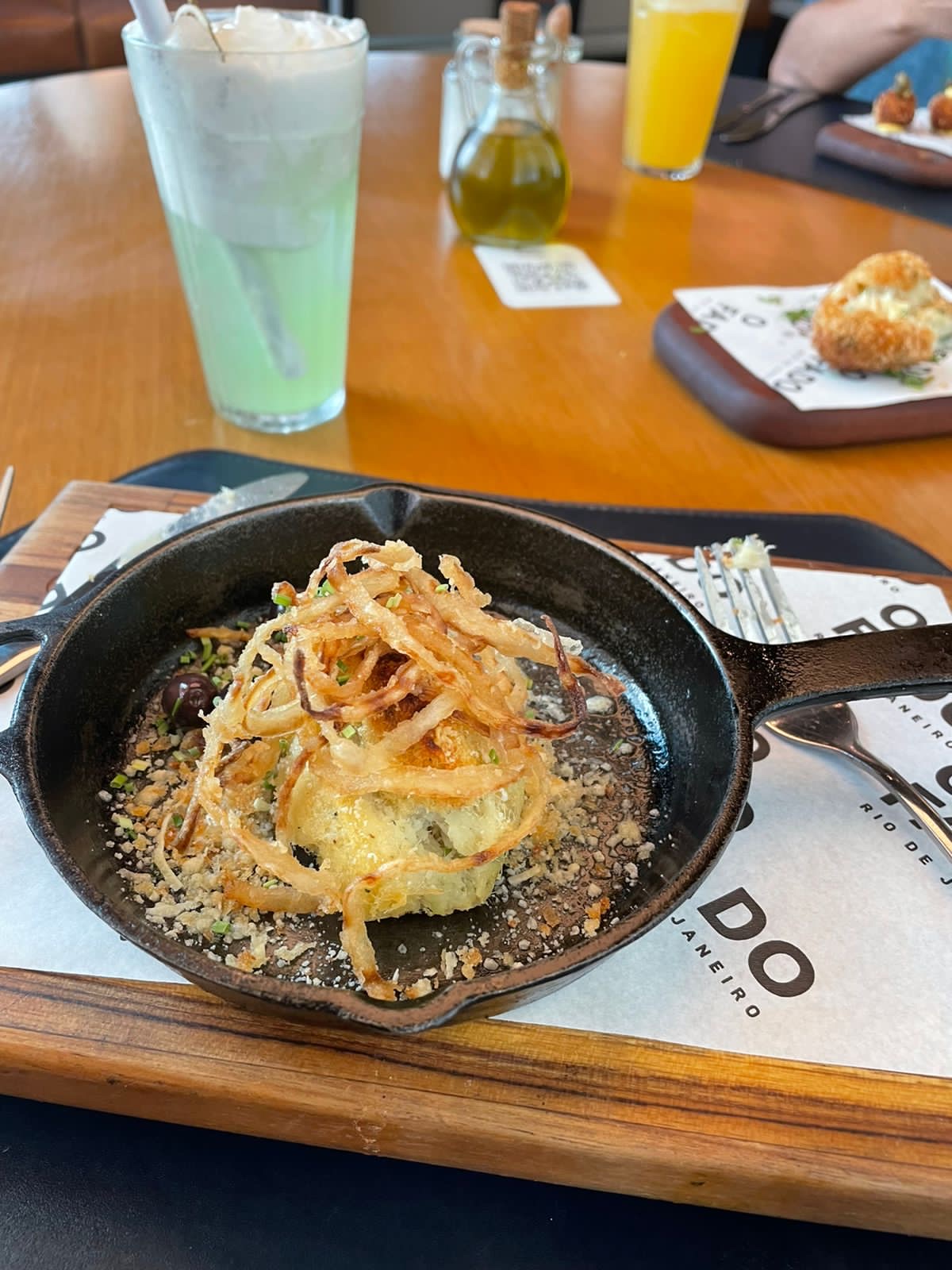 Gruta do Fado: Carnes, Bacalhau, Restaurante Português em Rio de Janeiro