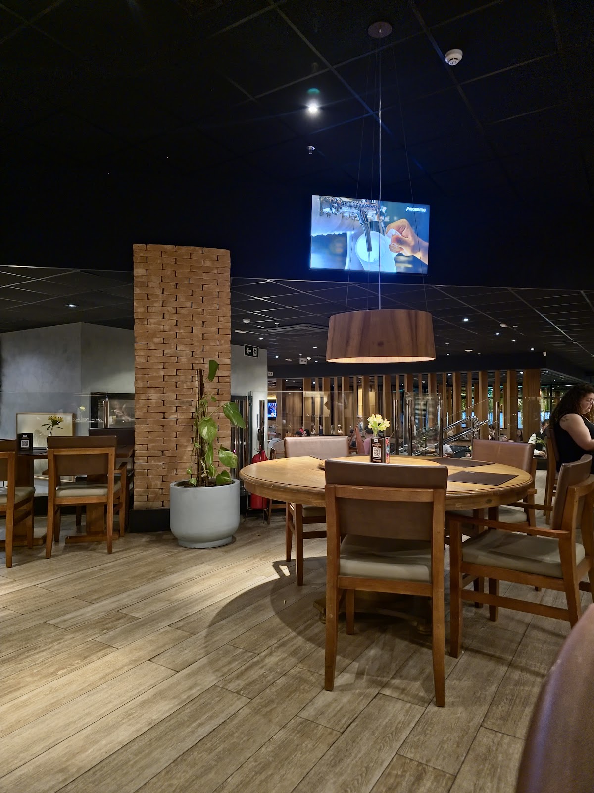 Coco Bambu Londrina: Restaurante, Peixe, Camarão, Carnes, Lagosta, Salada, PR