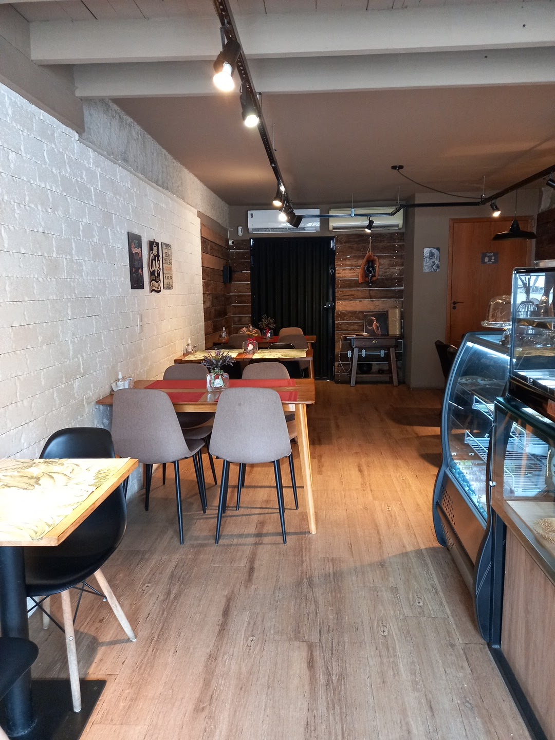 Kikafé Bistrô & Café